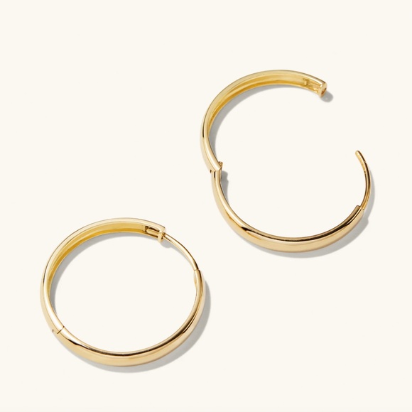 Mejuri Bold Large Hoops in 14k Yellow Gold - Picture 3 of 4